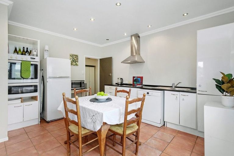 Photo of property in 6 Franklyn Road, Tawa, Wellington, 5028