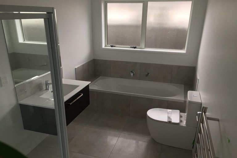 Photo of property in 18 Tabraham Crescent, Pyes Pa, Tauranga, 3112