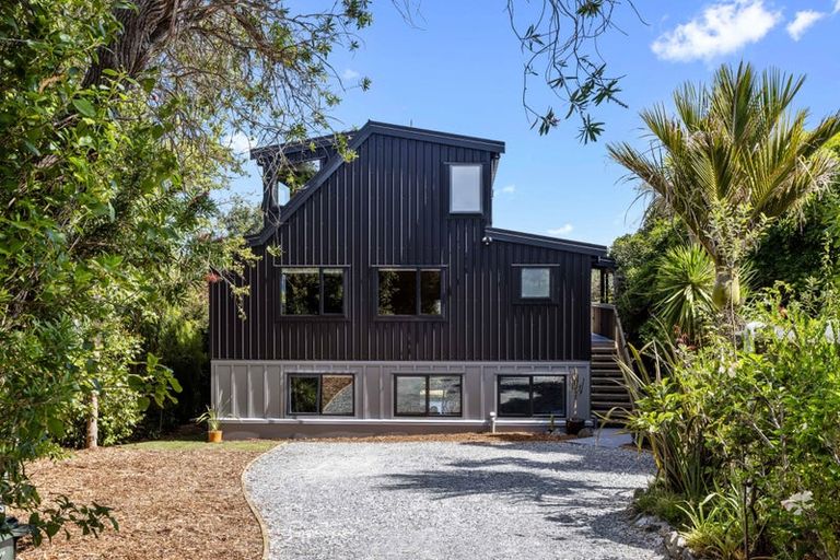 Photo of property in 4 Hillside Crescent, Leigh, 0985