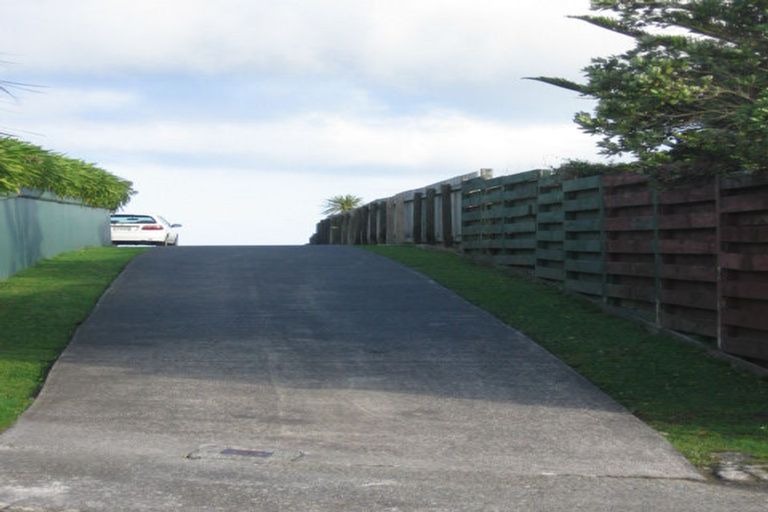 Photo of property in 20 Sunhaven Drive, Newlands, Wellington, 6037