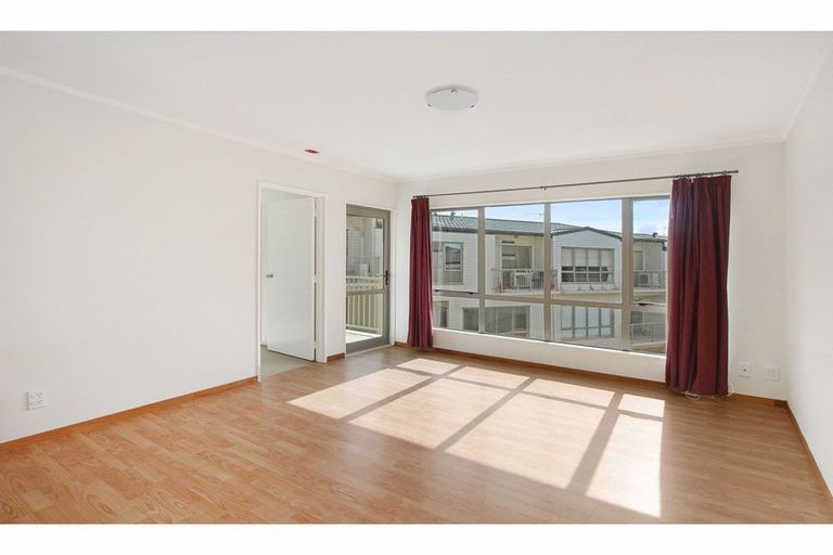 Photo of property in The Haven, 39/120 Beach Haven Road, Beach Haven, Auckland, 0626
