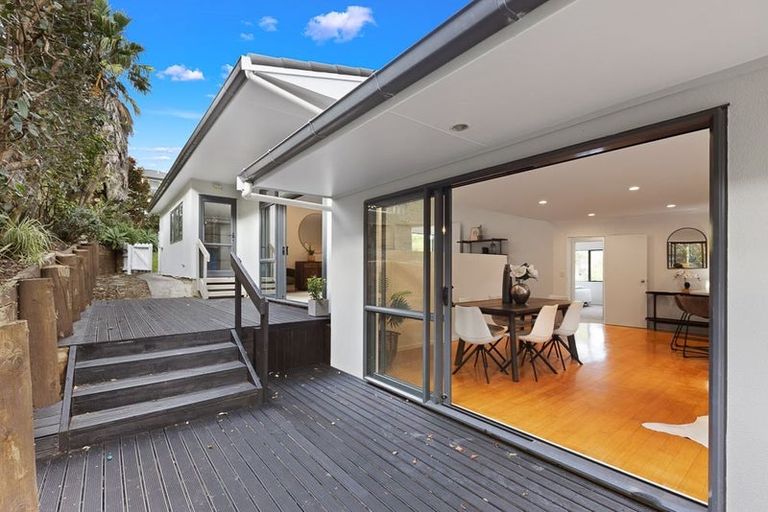 Photo of property in 48 Rising Parade, Fairview Heights, Auckland, 0632