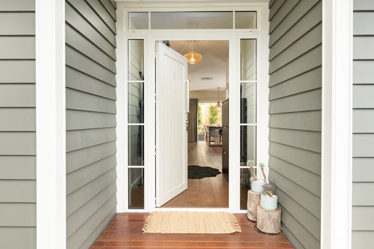 Photo of property in 5 Avocado Lane, Bethlehem, Tauranga, 3110