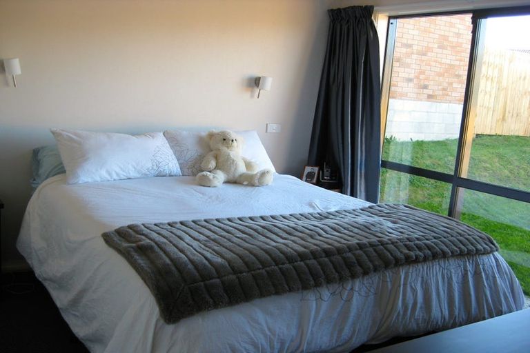 Photo of property in 14 Kilkelly Avenue, Pinehill, Auckland, 0632