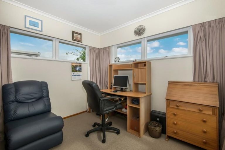Photo of property in 2/37 Shakespeare Road, Milford, Auckland, 0620
