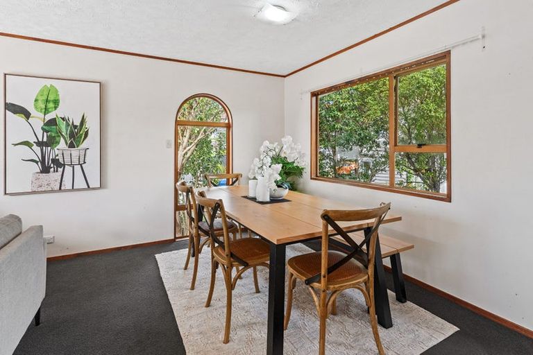 Photo of property in 1/918 Beach Road, Waiake, Auckland, 0630