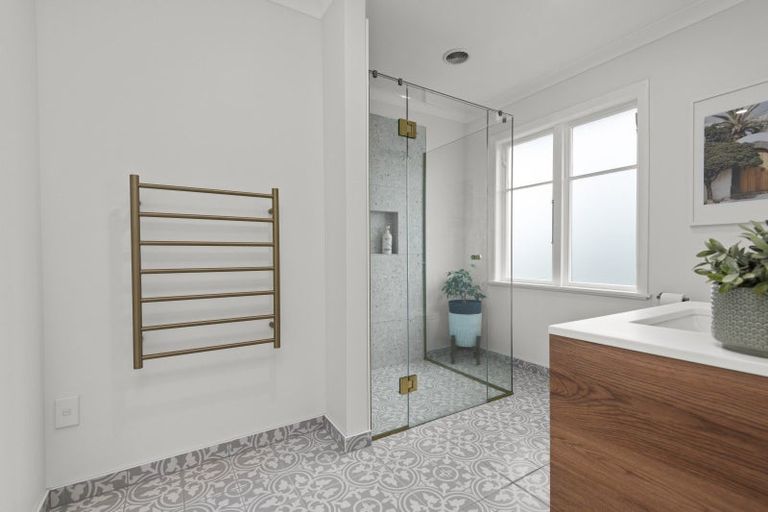 Photo of property in 11 Athlone Place, Hokowhitu, Palmerston North, 4410