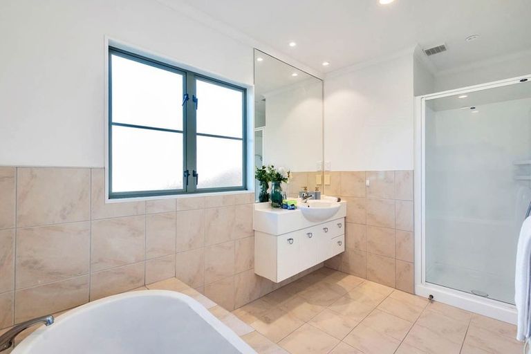 Photo of property in 11 Caversham Drive, Torbay, Auckland, 0630