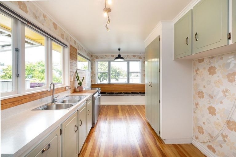 Photo of property in 581 Main North Road, Bay View, Napier, 4104