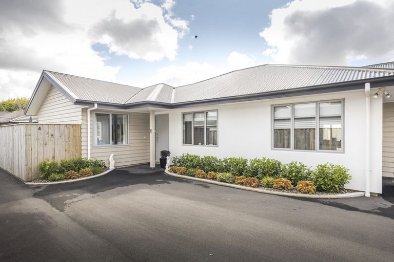 Photo of property in 4 Montgomery Terrace, Hokowhitu, Palmerston North, 4410
