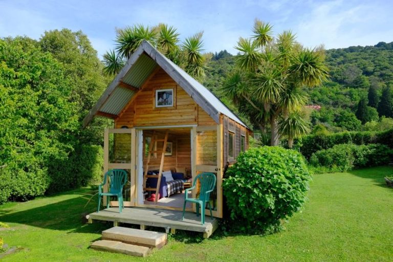 Photo of property in 1 Monowai Road, Ravensbourne, Dunedin, 9022