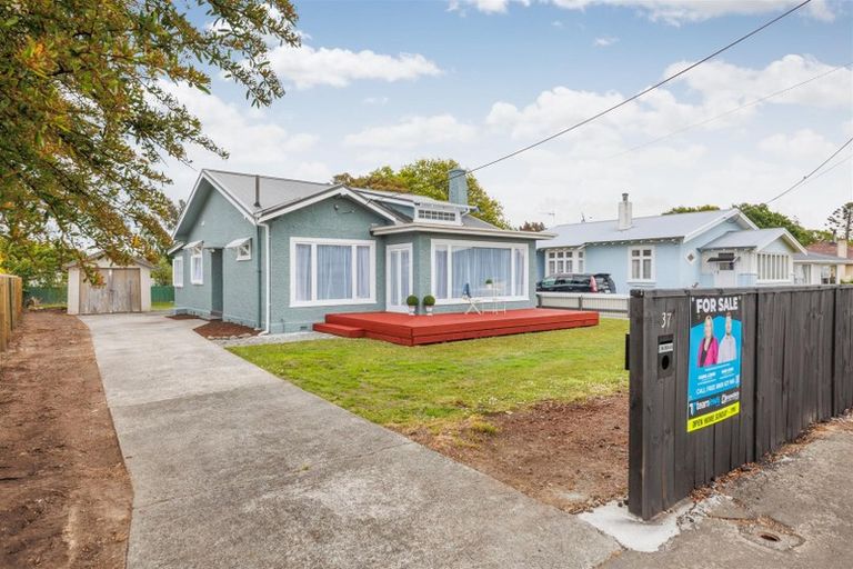 Photo of property in 37 Harris Street, Marton, 4710