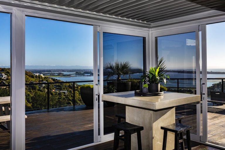 Photo of property in 15 Omeo Crescent, Redcliffs, Christchurch, 8081