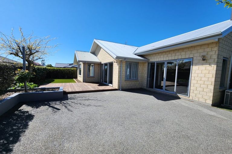 Photo of property in 26 Foresters Crescent, Parklands, Christchurch, 8083
