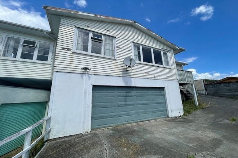 Photo of property in 4 Oaklands Grove, Clouston Park, Upper Hutt, 5018