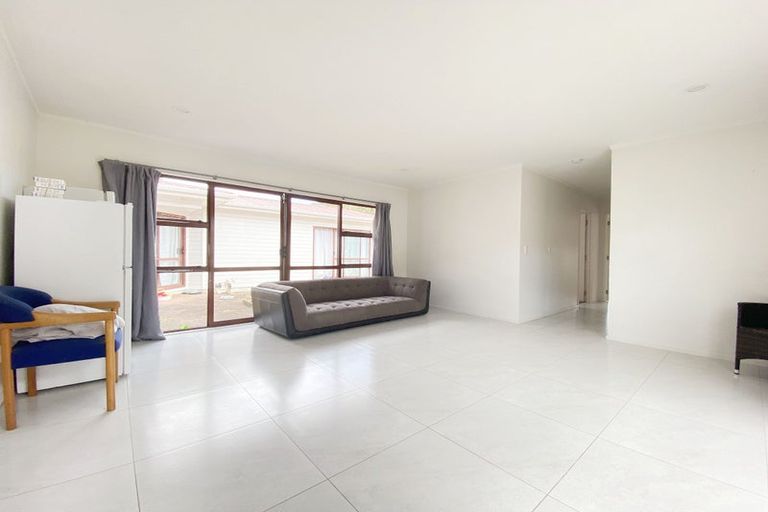 Photo of property in 134 Colwill Road, Massey, Auckland, 0614