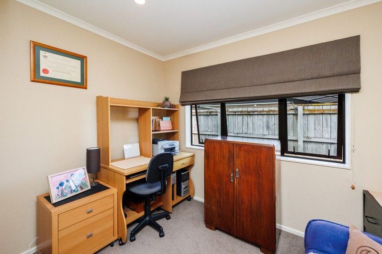 Photo of property in 36 Tennyson Avenue, Kelvin Grove, Palmerston North, 4414