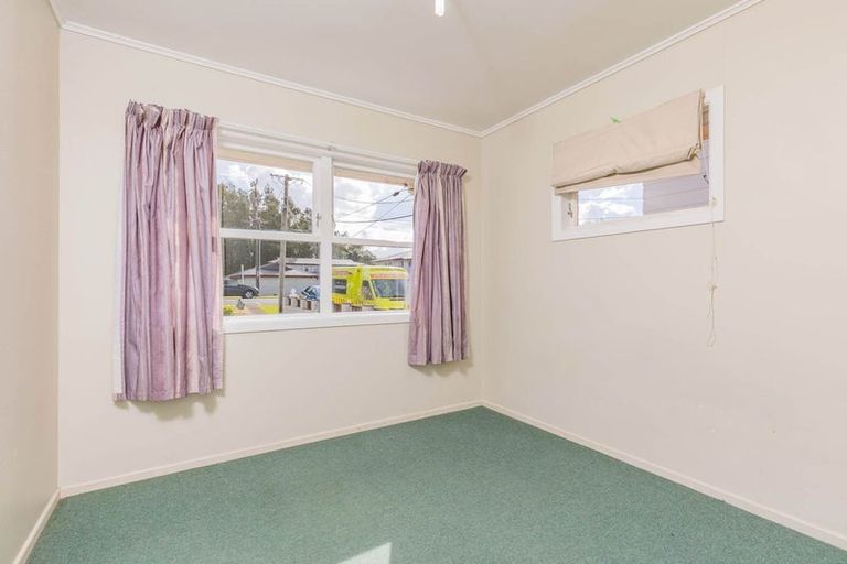 Photo of property in 24 Ocean View Road, Northcote, Auckland, 0627
