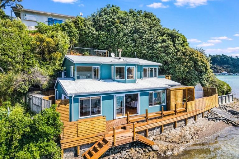 Photo of property in 14a Trevor Terrace, Paremata, Porirua, 5024