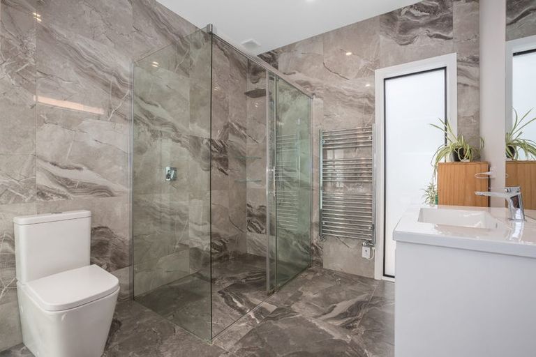 Photo of property in 55 Queen Charlotte Drive, Aotea, Porirua, 5024