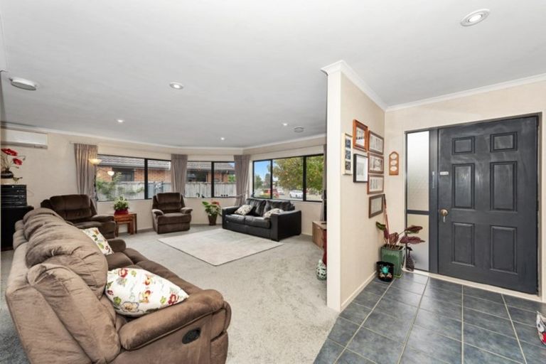 Photo of property in 69 Waiwherowhero Drive, St Andrews, Hamilton, 3200