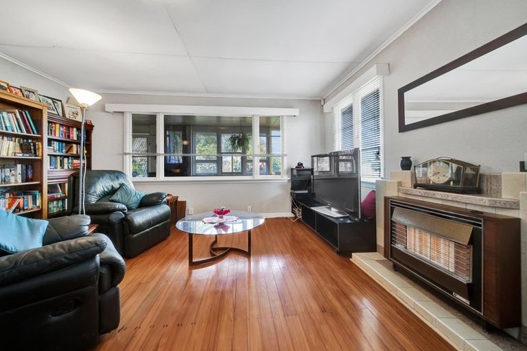 Photo of property in 37 Cracroft Street, Waitara, 4320