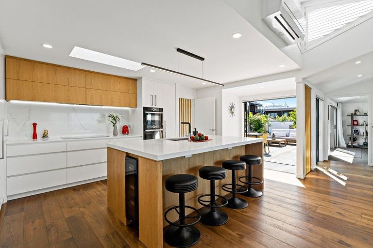 Photo of property in 2/16 Marama Street, Castor Bay, Auckland, 0620