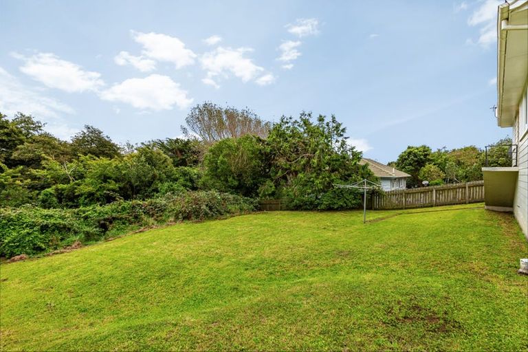 Photo of property in 16 Komata Grove, Waitangirua, Porirua, 5024
