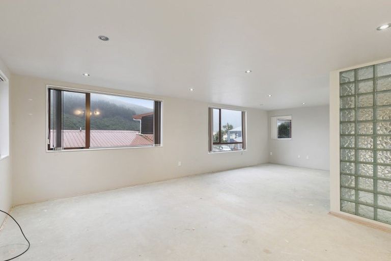 Photo of property in 14b Domanski Crescent, Owhiro Bay, Wellington, 6023