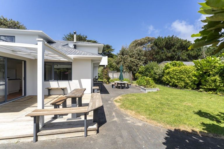 Photo of property in 9 Caughley Place, Otaki Beach, Otaki, 5512