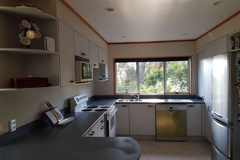 Photo of property in 2/10 Ondine Place, Glenfield, Auckland, 0629