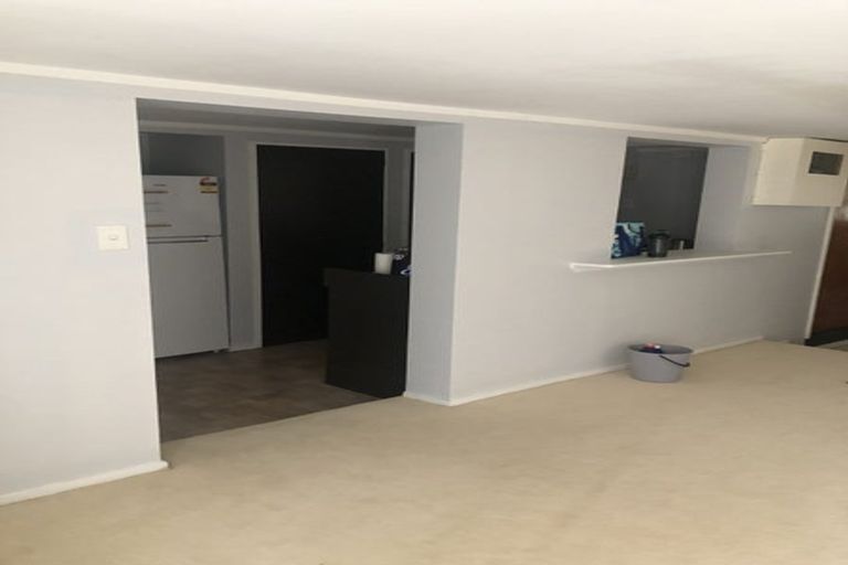 Photo of property in 32a Bancroft Terrace, Newlands, Wellington, 6037