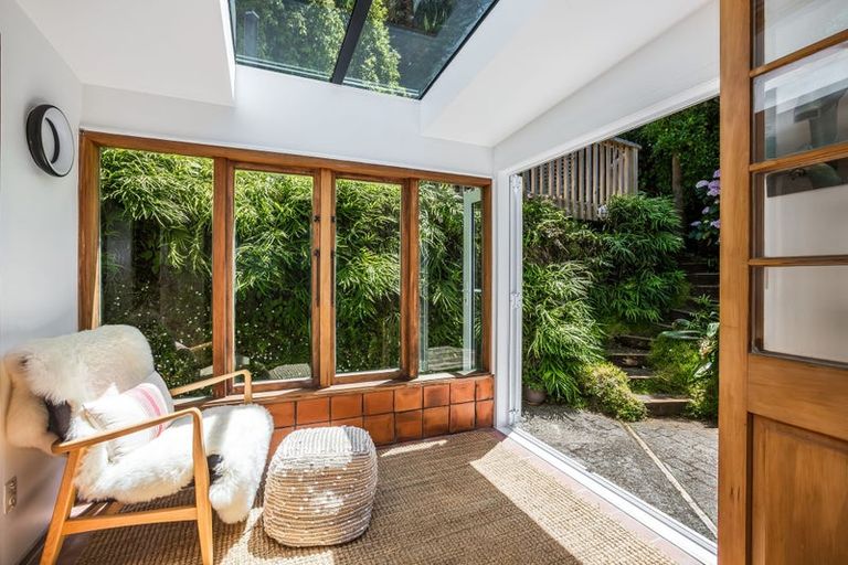 Photo of property in 21 Ferry Road, Days Bay, Lower Hutt, 5013