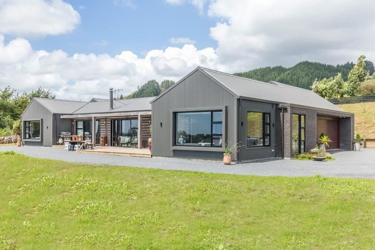 Photo of property in 157 Manakau Heights Drive, Manakau, Levin, 5573