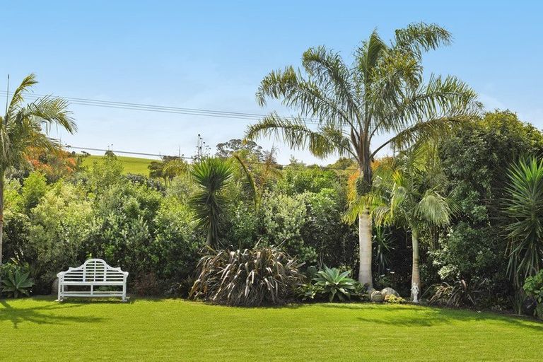 Photo of property in 2 Wonderview Road, Leigh, 0985