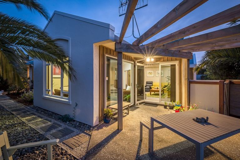 Photo of property in 43 Quadrant Heights, Paraparaumu, 5032