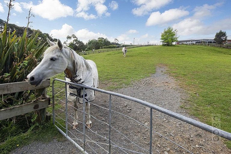 Photo of property in 17 Deacon Road, Riverhead, Kumeu, 0892