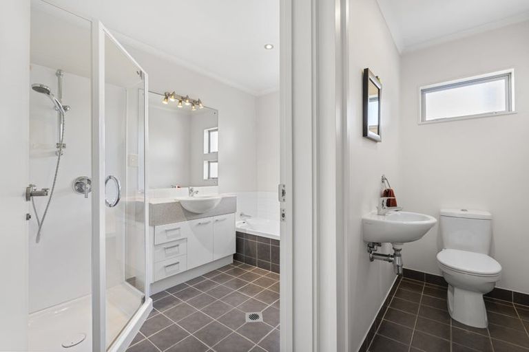 Photo of property in 60 Chesterfield Way, Orewa, 0931