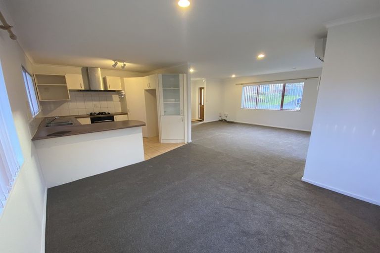 Photo of property in 42 Greenberry Drive, Ranui, Auckland, 0612