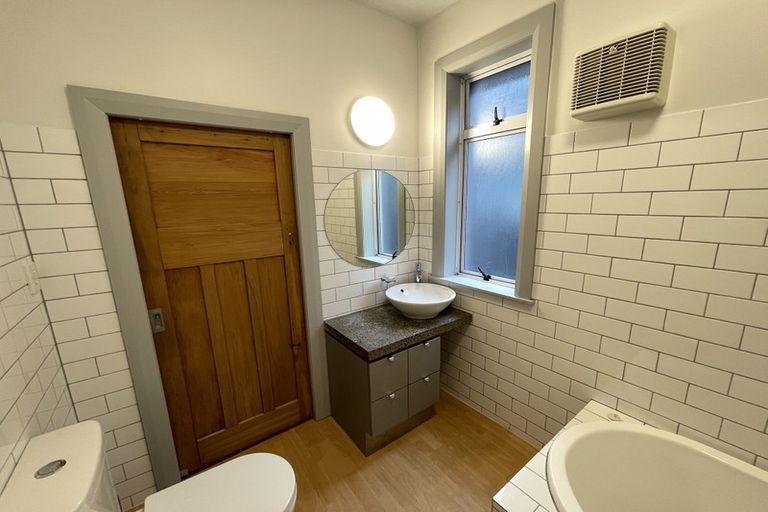 Photo of property in 98 Riddiford Street, Newtown, Wellington, 6021