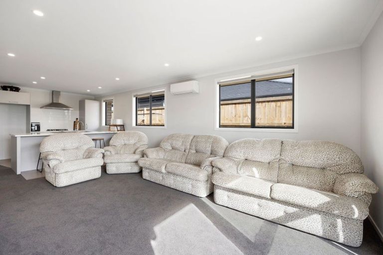 Photo of property in 41 Waruhia Crescent, Rototuna North, 3281