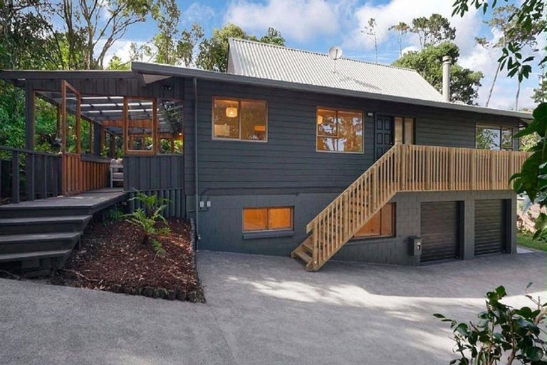 Photo of property in 32 Rosecamp Road, Beach Haven, Auckland, 0626
