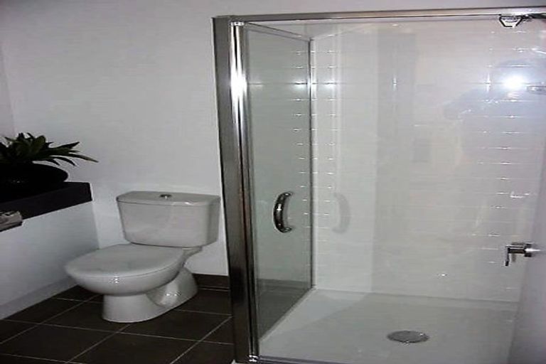 Photo of property in 5e/71 Spencer Road, Oteha, Auckland, 0632