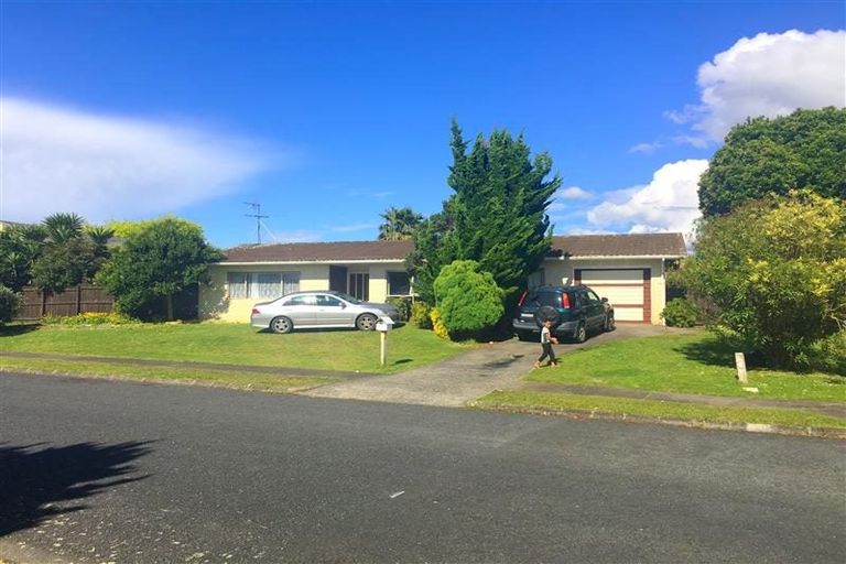 Photo of property in 1 Justamere Place, Weymouth, Auckland, 2103