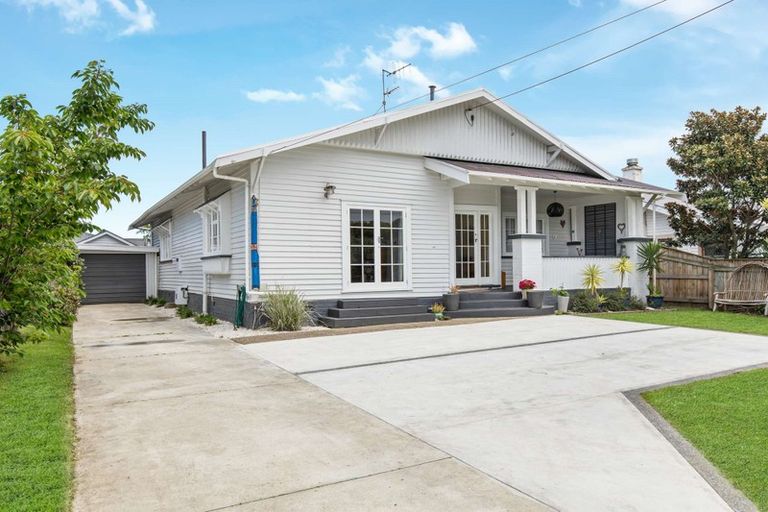 Photo of property in 35 Grey Street, College Estate, Whanganui, 4500