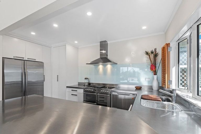 Photo of property in 29 Lyndhurst Road, Te Atatu South, Auckland, 0610