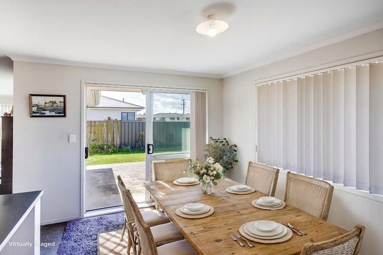 Photo of property in 17d Meeanee Road, Taradale, Napier, 4112