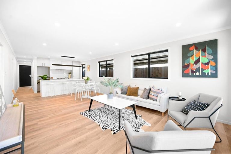 Photo of property in 15 Waruhia Crescent, Rototuna North, 3281