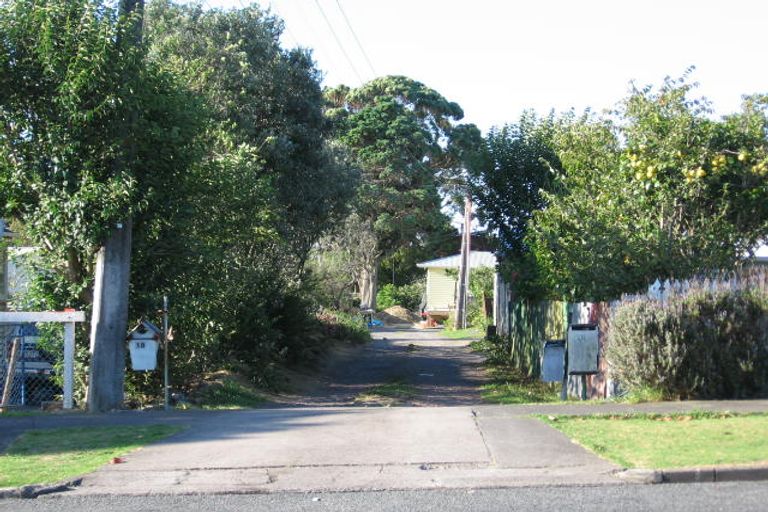 Photo of property in 18 Islington Avenue, New Lynn, Auckland, 0600