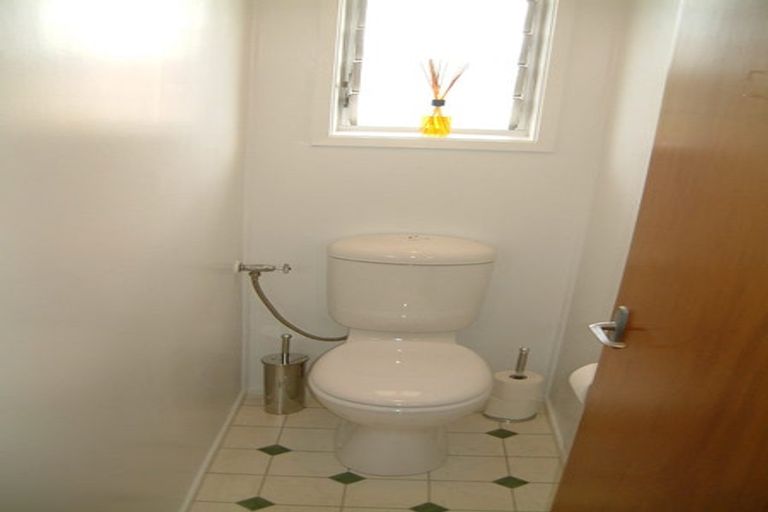 Photo of property in 1/152 Manuka Road, Bayview, Auckland, 0629